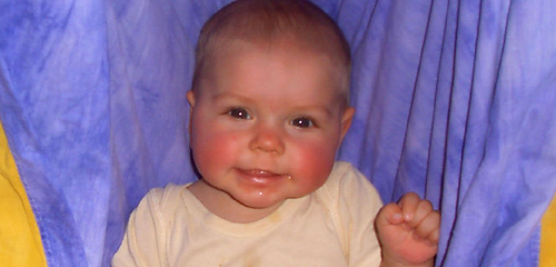 Baby im Schaukeltuch